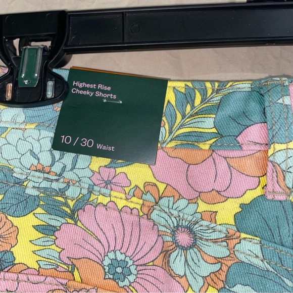 Flower Wild Fable Shorts - Picture 3 of 4